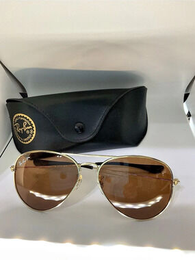 Ray-Ban Aviator Classic Polarized Sunglasses Gold & Brown